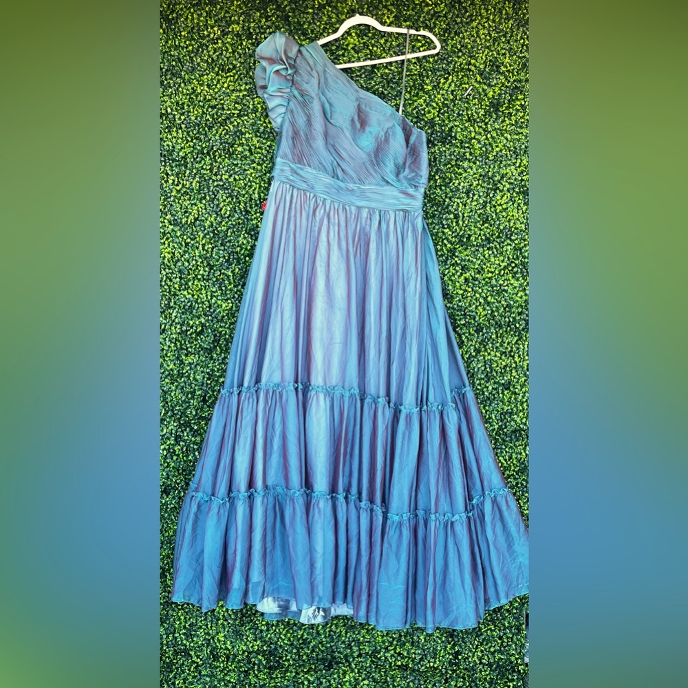 Mac Duggal prom dress new with tags.